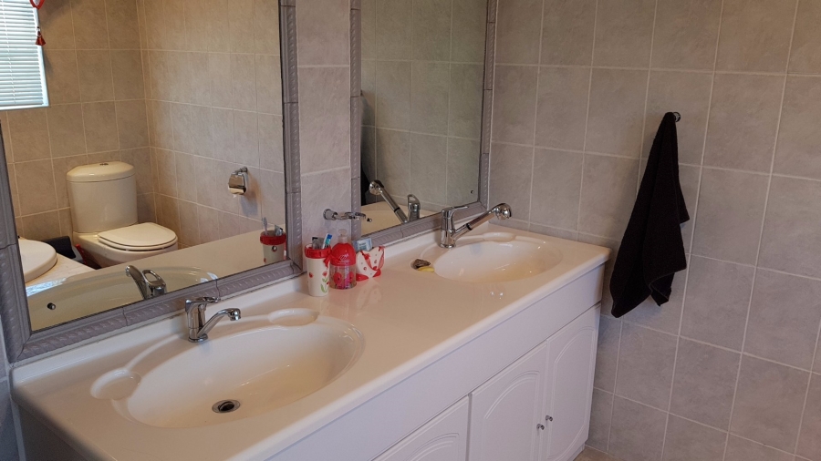 4 Bedroom Property for Sale in La Provance Free State